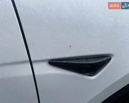 Білий Тесла Model Y, об'ємом двигуна 0 л та пробігом 70 тис. км за 24500 $, фото 26 на Automoto.ua