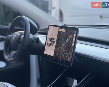 Белый Тесла Model Y, объемом двигателя 0 л и пробегом 55 тыс. км за 23490 $, фото 15 на Automoto.ua