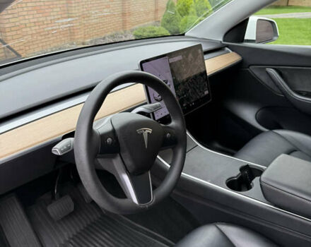 Белый Тесла Model Y, объемом двигателя 0 л и пробегом 98 тыс. км за 23900 $, фото 11 на Automoto.ua