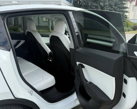 Белый Тесла Model Y, объемом двигателя 0 л и пробегом 180 тыс. км за 23000 $, фото 6 на Automoto.ua