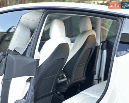 Белый Тесла Model Y, объемом двигателя 0 л и пробегом 118 тыс. км за 21700 $, фото 39 на Automoto.ua