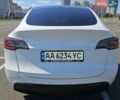 Белый Тесла Model Y, объемом двигателя 0 л и пробегом 110 тыс. км за 20499 $, фото 5 на Automoto.ua