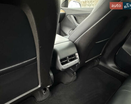 Белый Тесла Model Y, объемом двигателя 0 л и пробегом 77 тыс. км за 25000 $, фото 23 на Automoto.ua