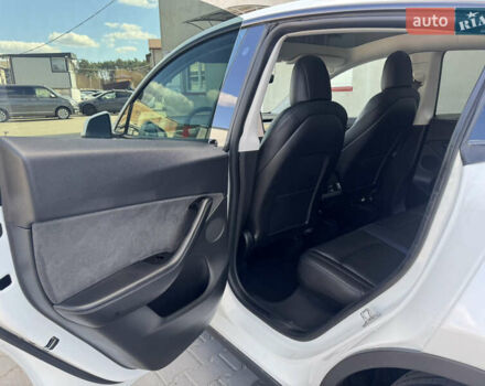 Белый Тесла Model Y, объемом двигателя 0 л и пробегом 108 тыс. км за 21300 $, фото 29 на Automoto.ua