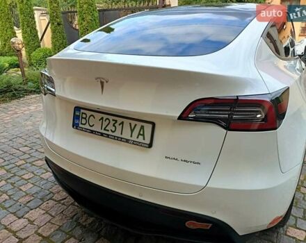 Белый Тесла Model Y, объемом двигателя 0 л и пробегом 65 тыс. км за 28000 $, фото 3 на Automoto.ua