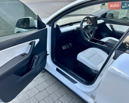 Белый Тесла Model Y, объемом двигателя 0 л и пробегом 47 тыс. км за 22500 $, фото 5 на Automoto.ua