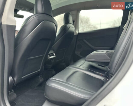 Білий Тесла Model Y, об'ємом двигуна 0 л та пробігом 66 тис. км за 19500 $, фото 25 на Automoto.ua