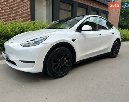 Белый Тесла Model Y, объемом двигателя 0 л и пробегом 53 тыс. км за 23500 $, фото 2 на Automoto.ua