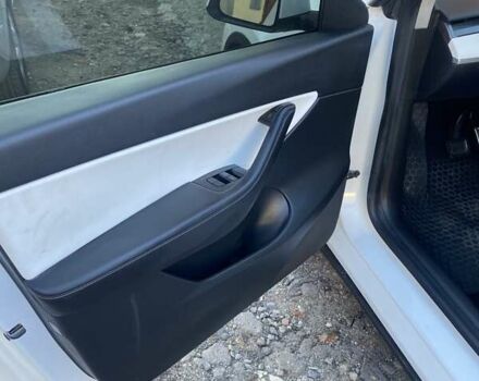 Белый Тесла Model Y, объемом двигателя 0 л и пробегом 21 тыс. км за 19500 $, фото 4 на Automoto.ua