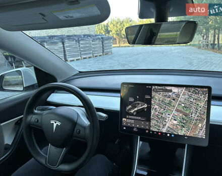 Белый Тесла Model Y, объемом двигателя 0 л и пробегом 118 тыс. км за 21700 $, фото 59 на Automoto.ua