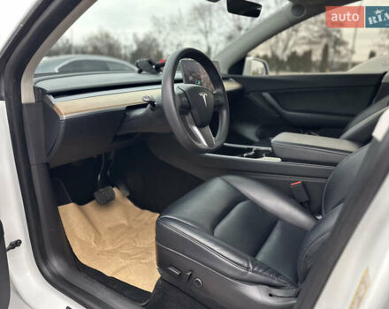 Білий Тесла Model Y, об'ємом двигуна 0 л та пробігом 66 тис. км за 19500 $, фото 21 на Automoto.ua