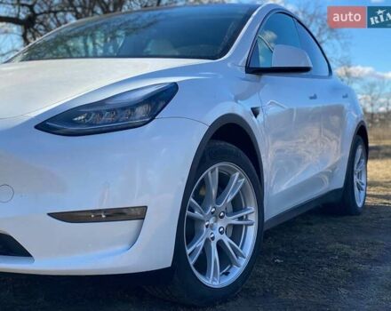 Белый Тесла Model Y, объемом двигателя 0 л и пробегом 30 тыс. км за 35000 $, фото 1 на Automoto.ua