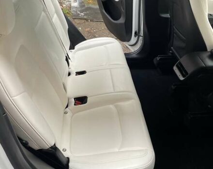 Білий Тесла Model Y, об'ємом двигуна 0 л та пробігом 21 тис. км за 19000 $, фото 59 на Automoto.ua