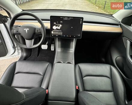 Белый Тесла Model Y, объемом двигателя 0 л и пробегом 77 тыс. км за 25000 $, фото 18 на Automoto.ua