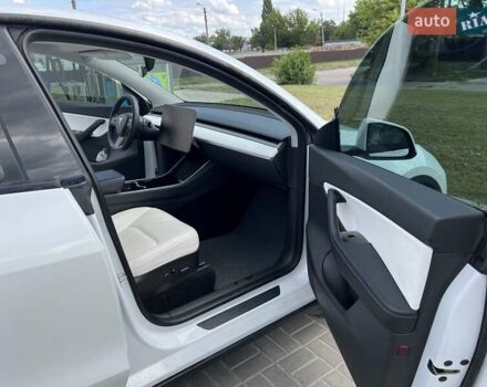 Тесла Model Y 2020 в Кременчуге на Automoto.ua Белый Тесла Model Y, объемом двигателя 0 л и пробегом 100 тыс. км за 22500 $, фото 9 на Automoto.ua