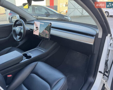 Белый Тесла Model Y, объемом двигателя 0 л и пробегом 110 тыс. км за 21500 $, фото 28 на Automoto.ua