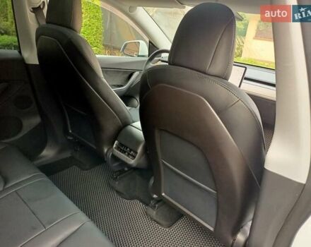 Белый Тесла Model Y, объемом двигателя 0 л и пробегом 65 тыс. км за 28000 $, фото 2 на Automoto.ua