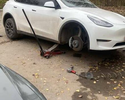 Білий Тесла Model Y, об'ємом двигуна 0 л та пробігом 21 тис. км за 19000 $, фото 69 на Automoto.ua