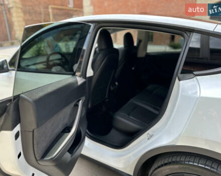 Белый Тесла Model Y, объемом двигателя 0 л и пробегом 53 тыс. км за 23500 $, фото 42 на Automoto.ua