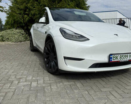 Белый Тесла Model Y, объемом двигателя 0 л и пробегом 180 тыс. км за 23000 $, фото 11 на Automoto.ua