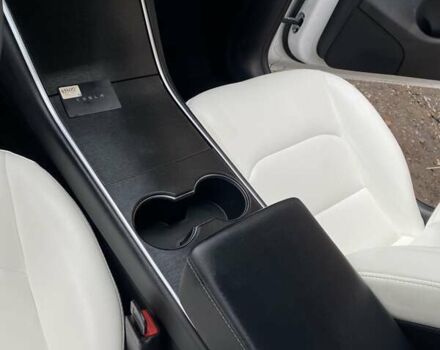 Білий Тесла Model Y, об'ємом двигуна 0 л та пробігом 21 тис. км за 19000 $, фото 51 на Automoto.ua