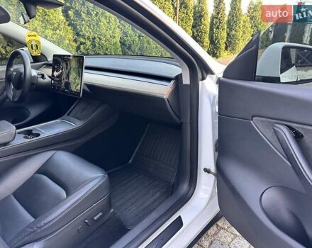Білий Тесла Model Y, об'ємом двигуна 0 л та пробігом 100 тис. км за 20999 $, фото 14 на Automoto.ua