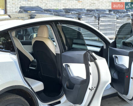 Белый Тесла Model Y, объемом двигателя 0 л и пробегом 118 тыс. км за 21700 $, фото 35 на Automoto.ua