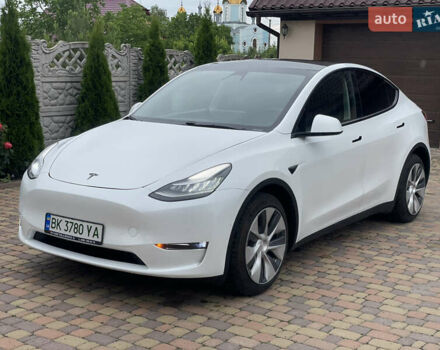 Білий Тесла Model Y, об'ємом двигуна 0 л та пробігом 61 тис. км за 20300 $, фото 1 на Automoto.ua