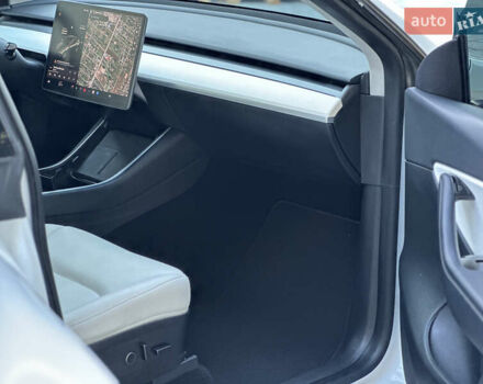 Белый Тесла Model Y, объемом двигателя 0 л и пробегом 118 тыс. км за 21700 $, фото 36 на Automoto.ua