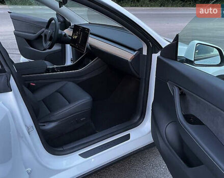 Белый Тесла Model Y, объемом двигателя 0 л и пробегом 45 тыс. км за 19500 $, фото 13 на Automoto.ua