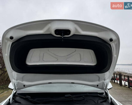 Белый Тесла Model Y, объемом двигателя 0 л и пробегом 77 тыс. км за 25000 $, фото 8 на Automoto.ua