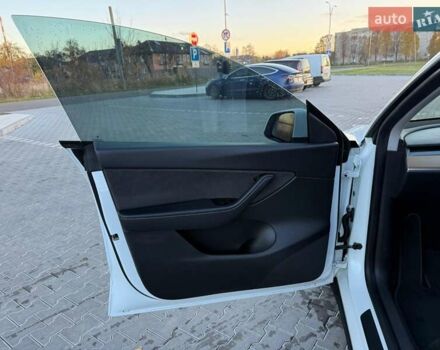 Белый Тесла Model Y, объемом двигателя 0 л и пробегом 132 тыс. км за 20800 $, фото 50 на Automoto.ua