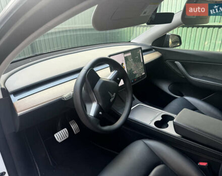 Белый Тесла Model Y, объемом двигателя 0 л и пробегом 69 тыс. км за 25900 $, фото 17 на Automoto.ua