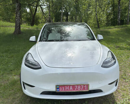 Белый Тесла Model Y, объемом двигателя 0 л и пробегом 75 тыс. км за 26000 $, фото 2 на Automoto.ua