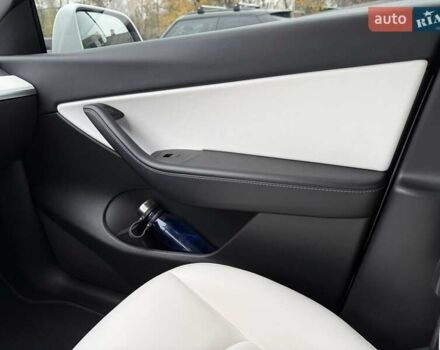 Белый Тесла Model Y, объемом двигателя 0 л и пробегом 80 тыс. км за 25500 $, фото 26 на Automoto.ua