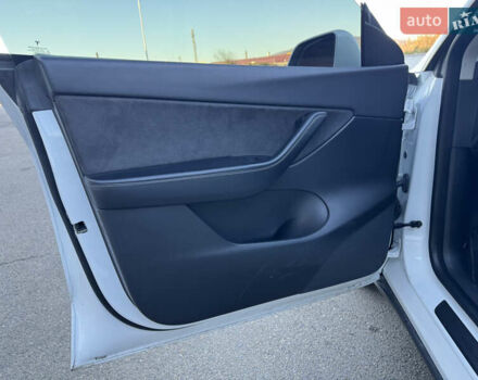 Белый Тесла Model Y, объемом двигателя 0 л и пробегом 71 тыс. км за 20999 $, фото 16 на Automoto.ua