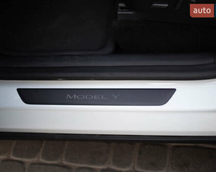 Белый Тесла Model Y, объемом двигателя 0 л и пробегом 55 тыс. км за 33000 $, фото 38 на Automoto.ua