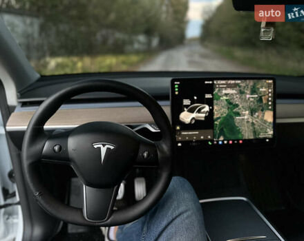 Белый Тесла Model Y, объемом двигателя 0 л и пробегом 57 тыс. км за 30000 $, фото 16 на Automoto.ua