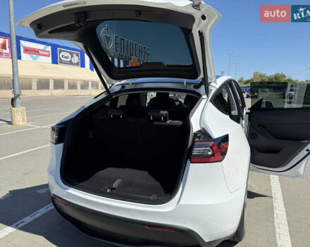 Белый Тесла Model Y, объемом двигателя 0 л и пробегом 110 тыс. км за 27750 $, фото 27 на Automoto.ua