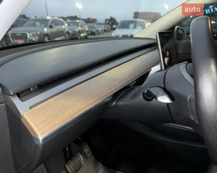 Белый Тесла Model Y, объемом двигателя 0 л и пробегом 128 тыс. км за 22600 $, фото 43 на Automoto.ua