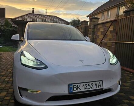 Тесла Model Y 2021 в Ровно на Automoto.ua Белый Тесла Model Y, объемом двигателя 0 л и пробегом 133 тыс. км за 22000 $, фото 5 на Automoto.ua
