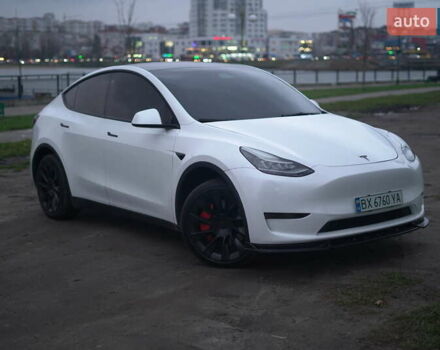 Білий Тесла Model Y, об'ємом двигуна 0 л та пробігом 66 тис. км за 23500 $, фото 41 на Automoto.ua