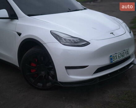 Білий Тесла Model Y, об'ємом двигуна 0 л та пробігом 66 тис. км за 23500 $, фото 44 на Automoto.ua
