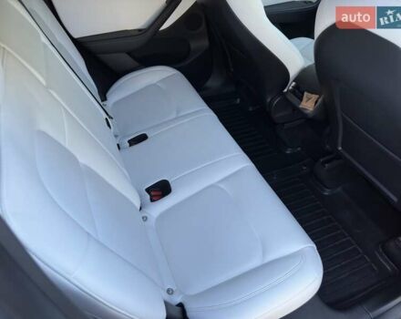 Тесла Model Y 2021 в Киеве на Automoto.ua Белый Тесла Model Y, объемом двигателя 0 л и пробегом 73 тыс. км за 29400 $, фото 19 на Automoto.ua