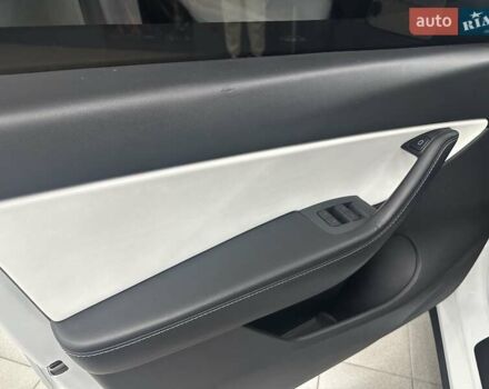 Білий Тесла Model Y, об'ємом двигуна 0 л та пробігом 91 тис. км за 19200 $, фото 18 на Automoto.ua