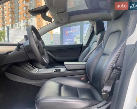 Белый Тесла Model Y, объемом двигателя 0 л и пробегом 61 тыс. км за 23800 $, фото 11 на Automoto.ua