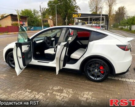 Тесла Model Y 2021 в Ирпене на Automoto.ua Белый Тесла Model Y, объемом двигателя 0 л и пробегом 80 тыс. км за 26700 $, фото 9 на Automoto.ua
