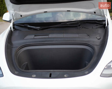 Белый Тесла Model Y, объемом двигателя 0 л и пробегом 55 тыс. км за 33000 $, фото 22 на Automoto.ua