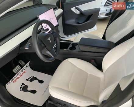 Белый Тесла Model Y, объемом двигателя 0 л и пробегом 58 тыс. км за 26300 $, фото 24 на Automoto.ua