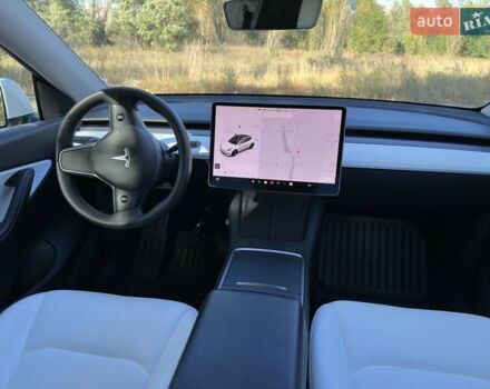 Тесла Model Y 2021 в Киеве на Automoto.ua Белый Тесла Model Y, объемом двигателя 0 л и пробегом 73 тыс. км за 29400 $, фото 29 на Automoto.ua